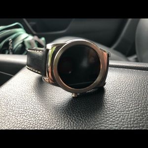 Lg watch no charger I lost it 😂😅